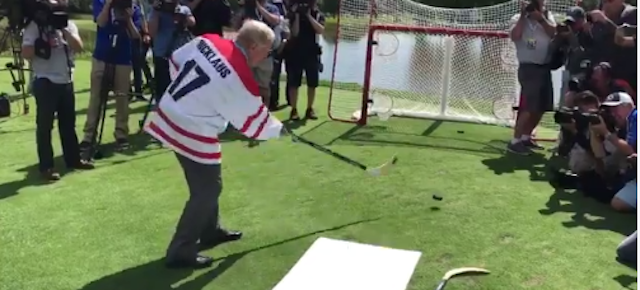 Golf legend Jack Nicklaus tries his hand at hockey at the RBC Canadian Open